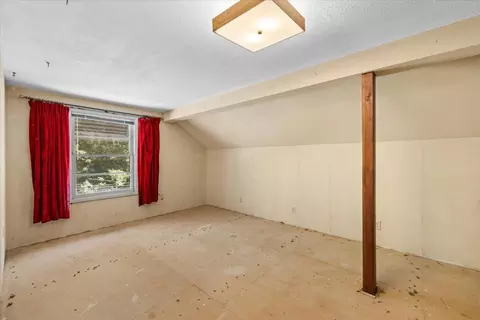 Bedroom - 2368 Upper River Rd Loop, Grants Pass, OR 97526 photo 3 of 5