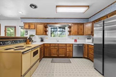 Kitchen - 2368 Upper River Rd Loop, Grants Pass, OR 97526 photo 1 of 4