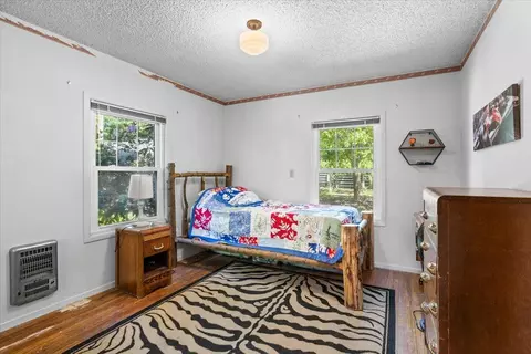 Bedroom - 2368 Upper River Rd Loop, Grants Pass, OR 97526 photo 2 of 5