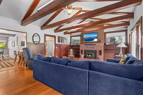 Living - 2368 Upper River Rd Loop, Grants Pass, OR 97526 photo 1 of 2