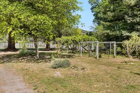 Exterior - 2368 Upper River Rd Loop, Grants Pass, OR 97526 photo 5 of 13