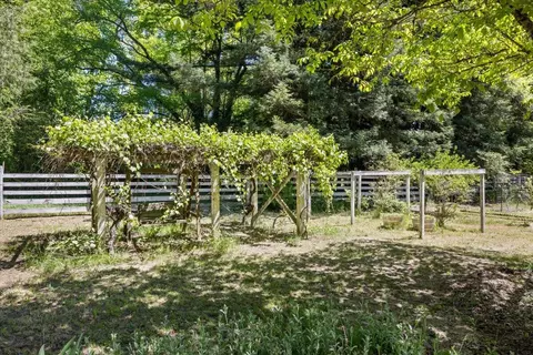 Exterior - 2368 Upper River Rd Loop, Grants Pass, OR 97526 photo 6 of 13