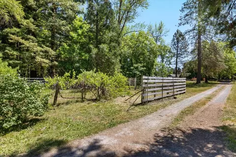 Exterior - 2368 Upper River Rd Loop, Grants Pass, OR 97526 photo 4 of 13