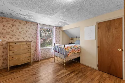 Bedroom - 2368 Upper River Rd Loop, Grants Pass, OR 97526 photo 4 of 5