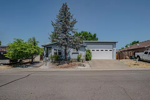 125 Osprey Dr, Eagle Point, OR 97524