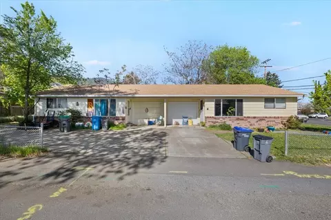 1208 Iowa St, Ashland, OR 97520