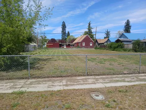 vine avenue, Klamath Falls, OR 97601