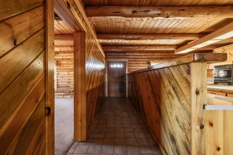 Entry Way - 34840 Dawn Loop, Chiloquin, OR 97624 photo 1 of 3