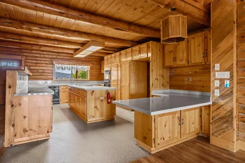 Kitchen - 34840 Dawn Loop, Chiloquin, OR 97624 photo 1 of 6