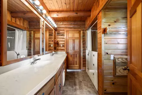 Bath - 34840 Dawn Loop, Chiloquin, OR 97624 photo 1 of 4