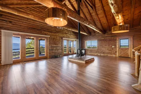 Living - 34840 Dawn Loop, Chiloquin, OR 97624 photo 1 of 6