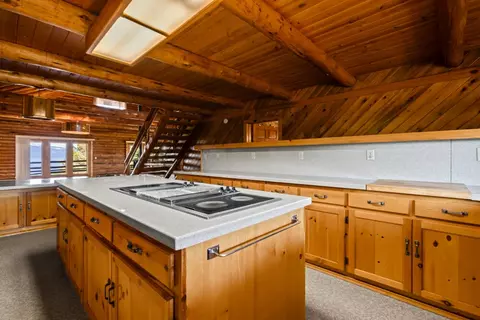 Kitchen - 34840 Dawn Loop, Chiloquin, OR 97624 photo 4 of 6