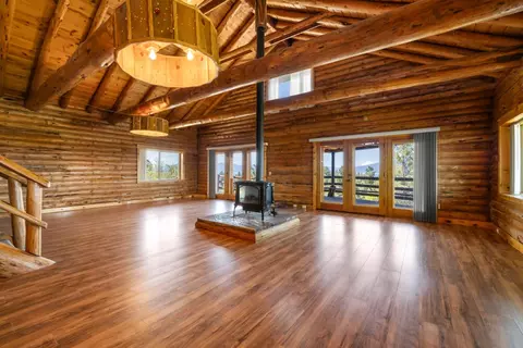 Living - 34840 Dawn Loop, Chiloquin, OR 97624 photo 3 of 6