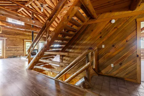 Entry Way - 34840 Dawn Loop, Chiloquin, OR 97624 photo 2 of 3