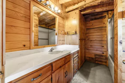 Bath - 34840 Dawn Loop, Chiloquin, OR 97624 photo 3 of 4