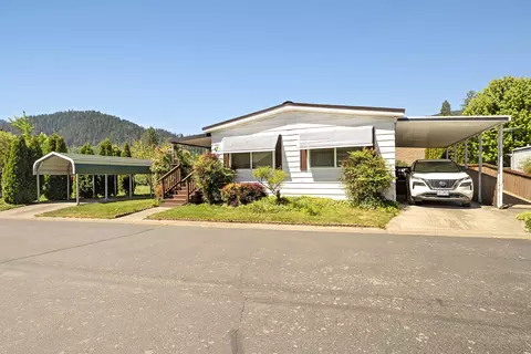 515 E Main St #1, Rogue River, OR 97537