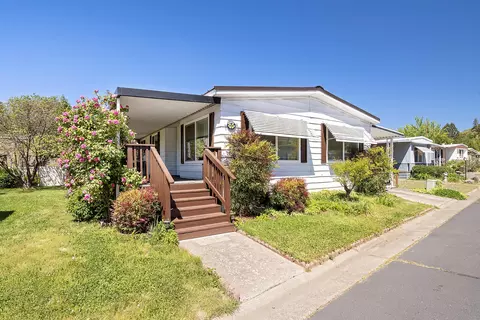 515 E Main St #1, Rogue River, OR 97537 photo 2