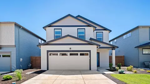 61139 Splendor Ln, Bend, OR 97702