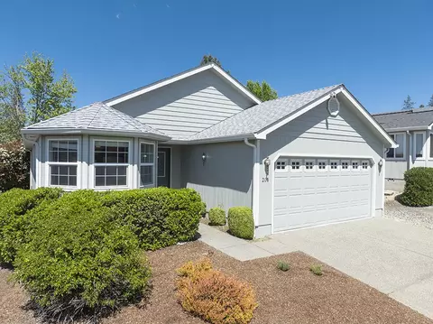 208 Independence Dr, Grants Pass, OR 97527