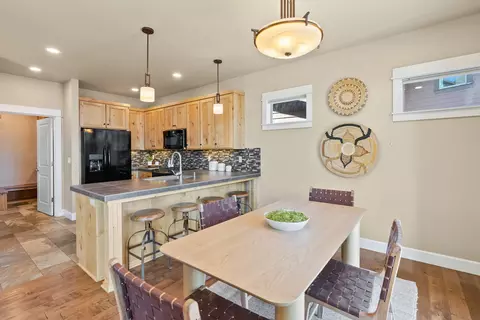 Dining - 626 NW Compass Ln, Bend, OR 97703 photo 2 of 3
