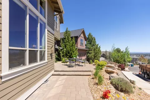 Exterior - 626 NW Compass Ln, Bend, OR 97703 photo 3 of 5