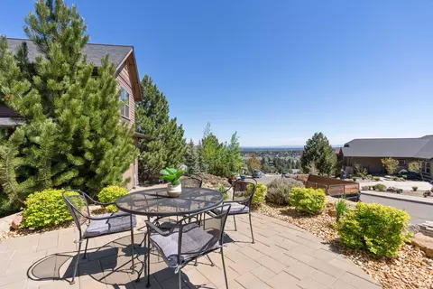 Exterior - 626 NW Compass Ln, Bend, OR 97703 photo 4 of 5
