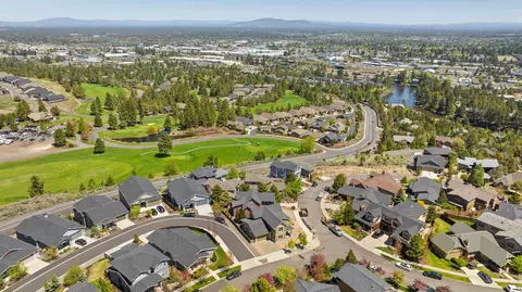 View/Area - 626 NW Compass Ln, Bend, OR 97703 photo 3 of 5