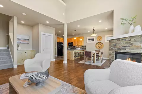 Living - 626 NW Compass Ln, Bend, OR 97703 photo 4 of 4