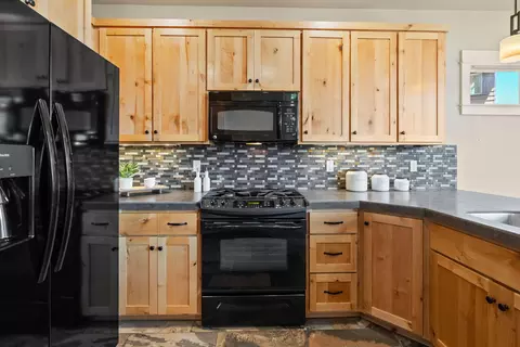 Kitchen - 626 NW Compass Ln, Bend, OR 97703 photo 3 of 3