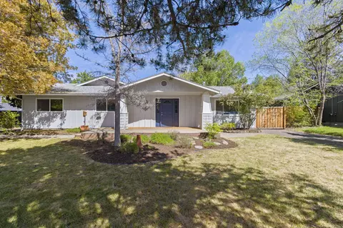 2182 NEdgewood St, Bend, OR 97701