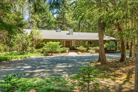 515 Cambridge Dr, Grants Pass, OR 97526