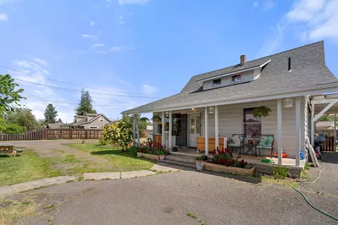 2772 Merriman Rd, Medford, OR 97501