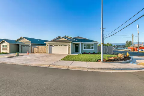 157 Cottonwood Dr, Eagle Point, OR 97524 photo 3