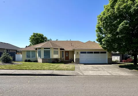 3512 Blue Blossom Dr, Medford, OR 97504