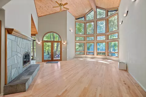 4489 Averill Dr, Grants Pass, OR 97526