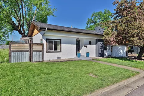 448 S 1st St, Central Point, OR 97502