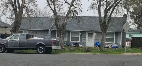 75 S 7th St, Central Point, OR 97502