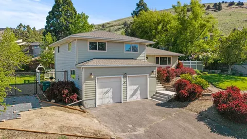 6719 Cottage Ave, Klamath Falls, OR 97603