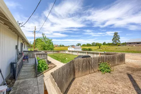 Exterior - 1350 Nick Young Rd, Eagle Point, OR 97524 photo 11 of 16