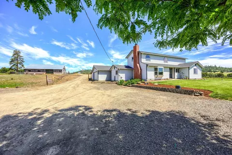 Exterior - 1350 Nick Young Rd, Eagle Point, OR 97524 photo 2 of 16