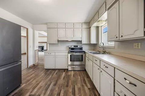 Kitchen - 1350 Nick Young Rd, Eagle Point, OR 97524 photo 2 of 3