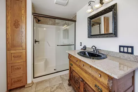Bath - 1350 Nick Young Rd, Eagle Point, OR 97524 photo 3 of 3
