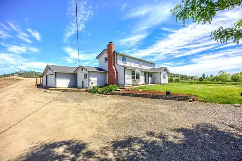 1350 Nick Young Rd, Eagle Point, OR 97524