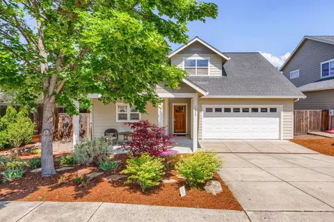 1559 Lithia Way, Talent, OR 97540