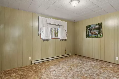 Bedroom - 16007 Parkway Dr, La Pine, OR 97739 photo 1 of 2