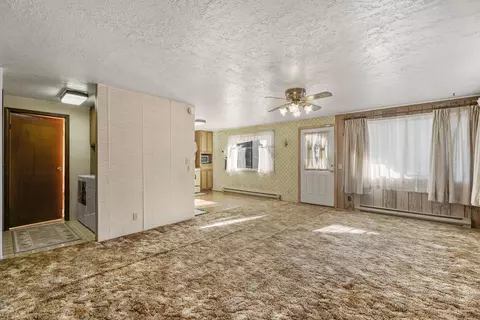Living - 16007 Parkway Dr, La Pine, OR 97739 photo 3 of 4