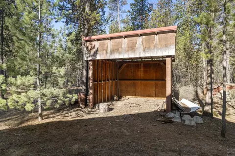 Exterior - 16007 Parkway Dr, La Pine, OR 97739 photo 3 of 7