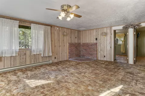 Living - 16007 Parkway Dr, La Pine, OR 97739 photo 4 of 4