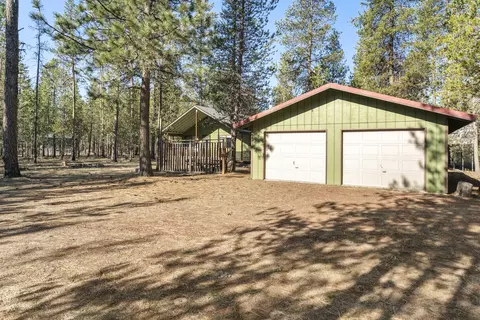 Exterior - 16007 Parkway Dr, La Pine, OR 97739 photo 2 of 7