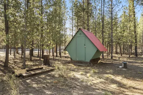 Exterior - 16007 Parkway Dr, La Pine, OR 97739 photo 4 of 7